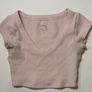 PacSun Ribbed V-Neck Crop Top in Pale Mauve